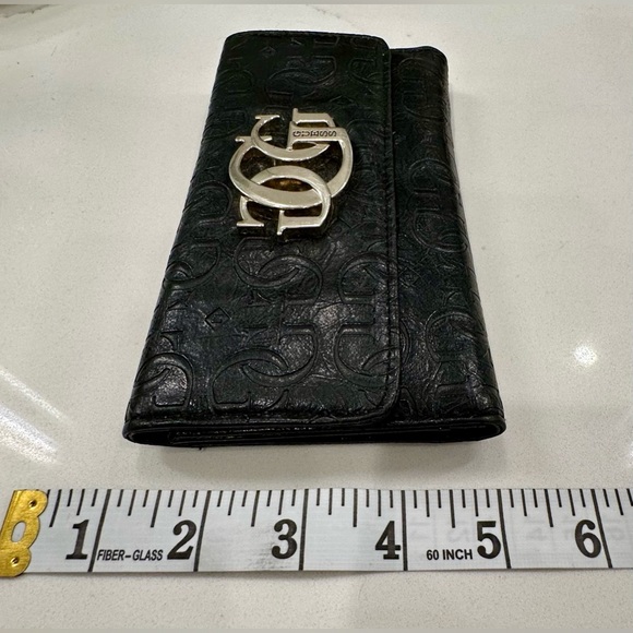 Guess - Black Embossed Tri-Fold Wallet - VGUC - Picture 14 of 17